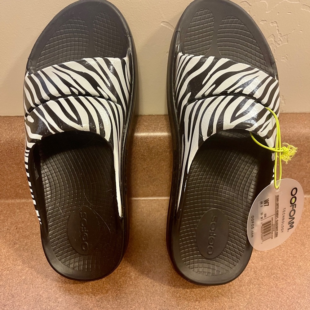 Oofos slides